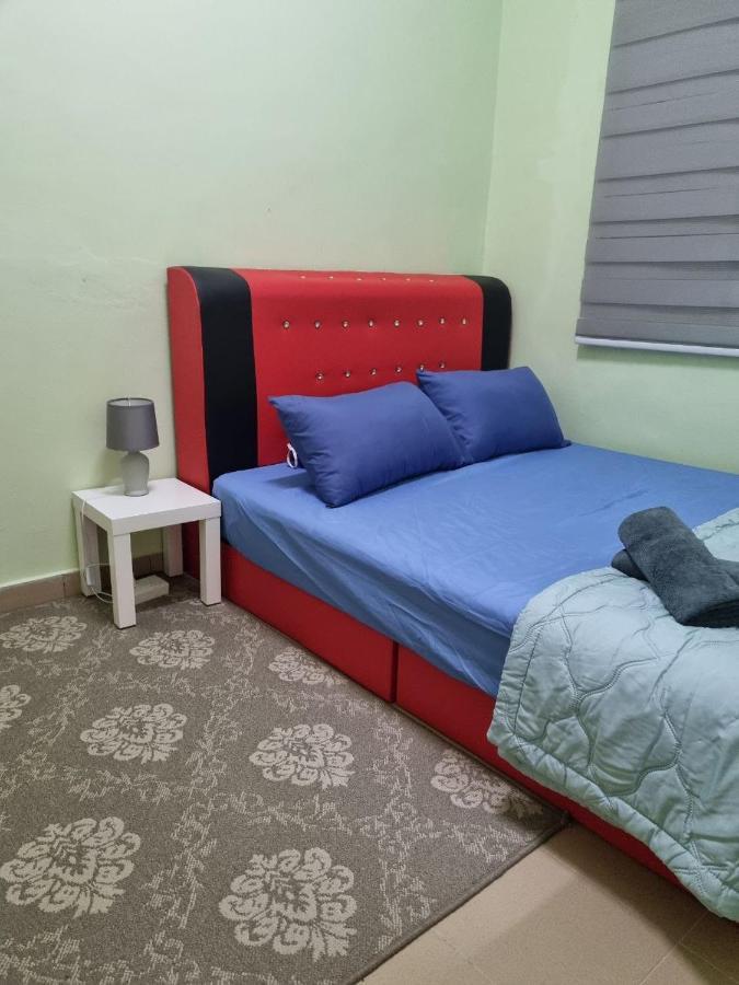 D'Lestari Homestay Seri Kembangan Exterior photo